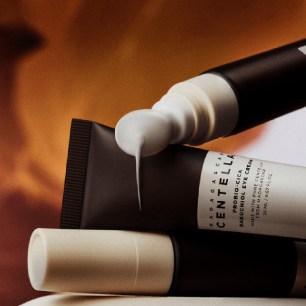 Crema de masaje fortificante para el contorno de ojos SKIN1004 Probio - Cica Bakuchiol Eye Cream - KBOX