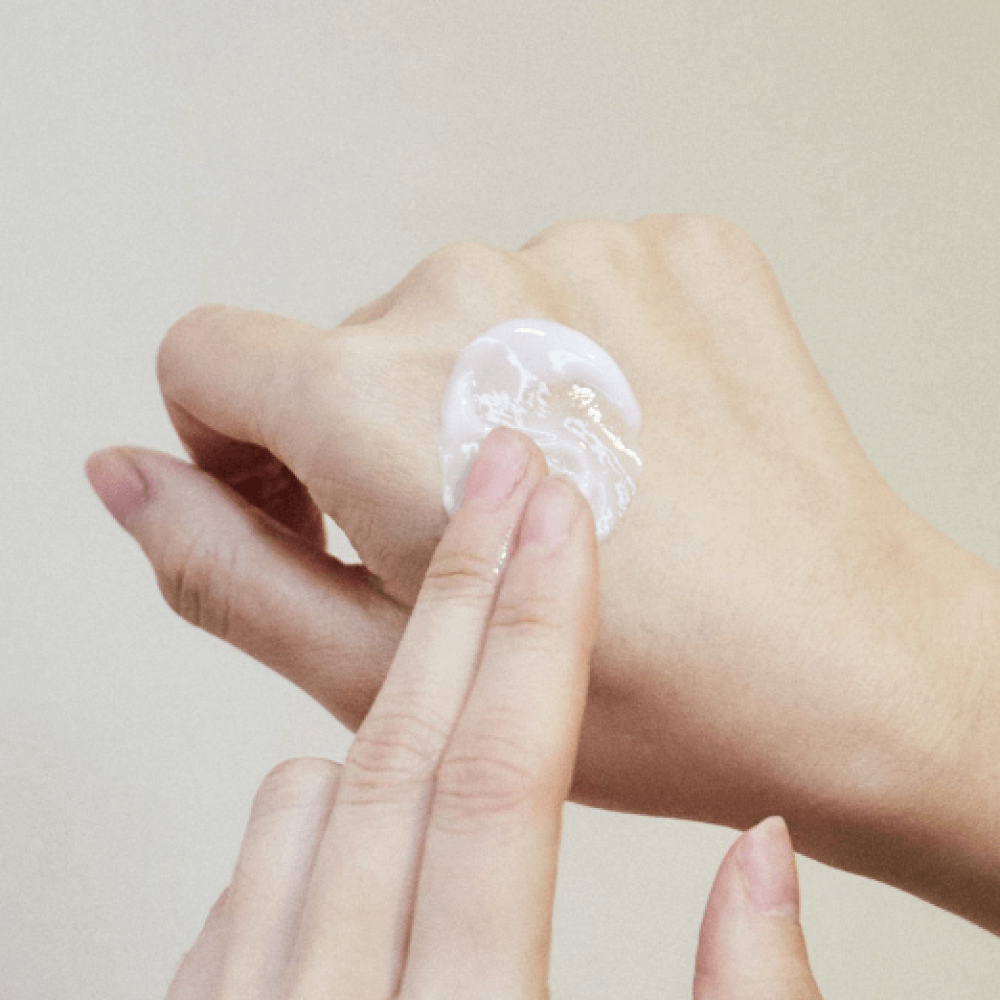 Crema hidratante con efecto calmante SKIN1004 Madagascar Centella Hyalu - Cica Moisture Cream - KBOX