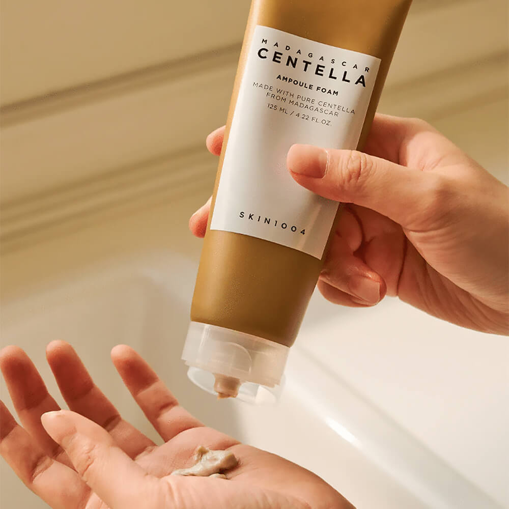 Espuma limpiadora calmante con centella asiática SKIN1004 Madagascar Centella Ampoule Foam - KBOX