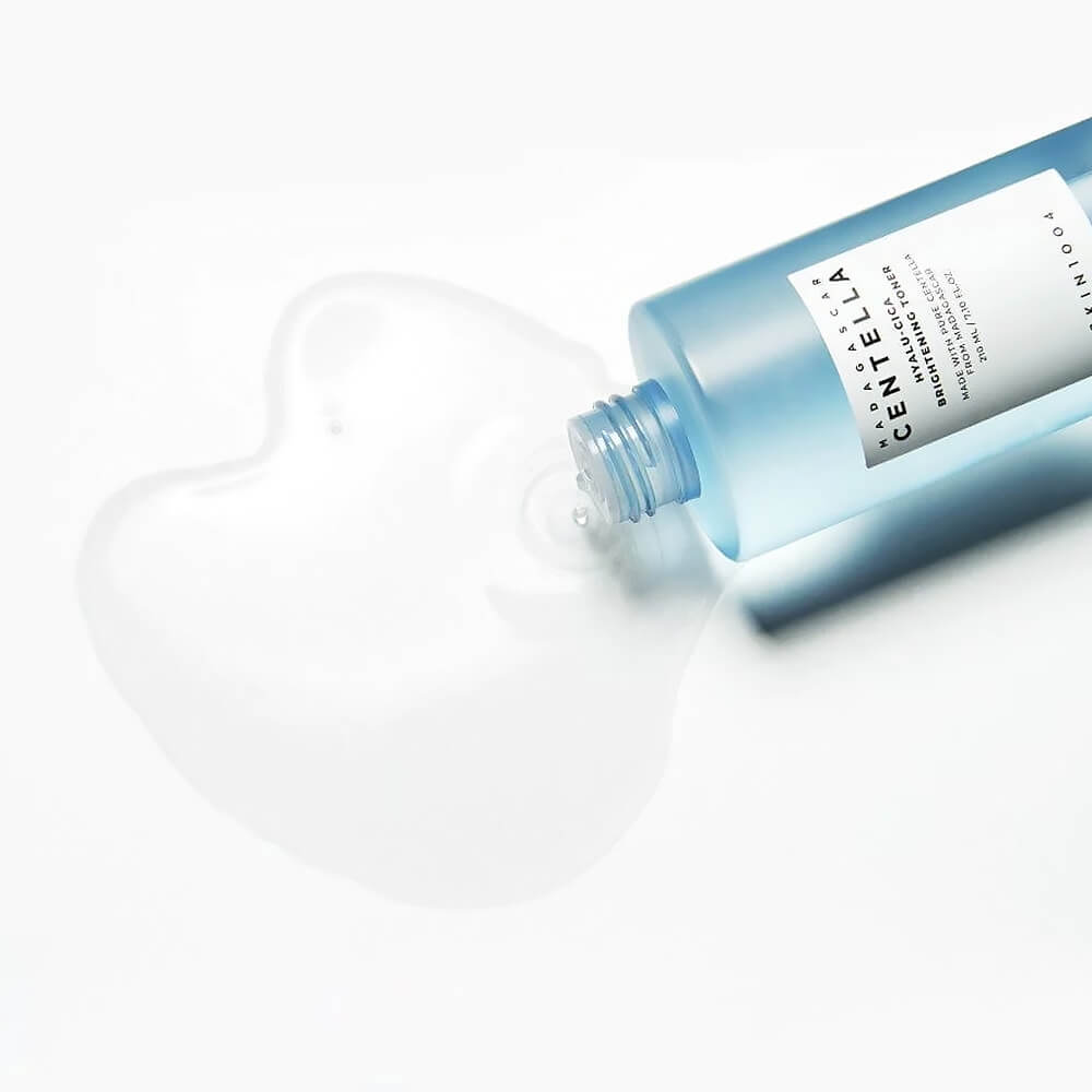 Tónico hidratante para unificar el tono de la piel SKIN1004 Madagascar Centella Hyalu - Cica Brightening Toner - KBOX