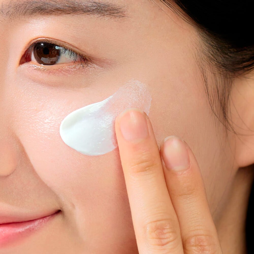 Crema solar con centella asiática SKIN1004 Madagascar Centella Air - Fit Suncream Light SPF30 PA++++ - KBOX
