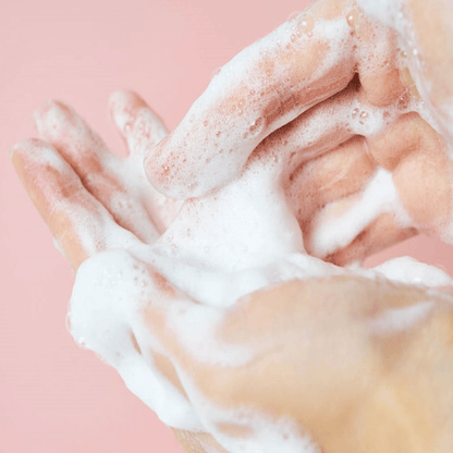 Espuma de limpieza profunda para cerrar los poros SKIN1004 Madagascar Centella Poremizing Deep Cleansing Foam - KBOX