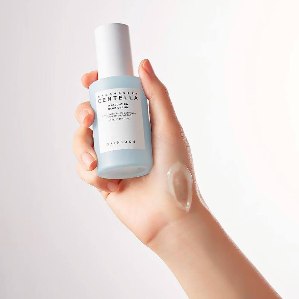 Suero hidratante con centella asiática SKIN1004 Madagascar Centella Hyalu - Cica Blue Serum - KBOX