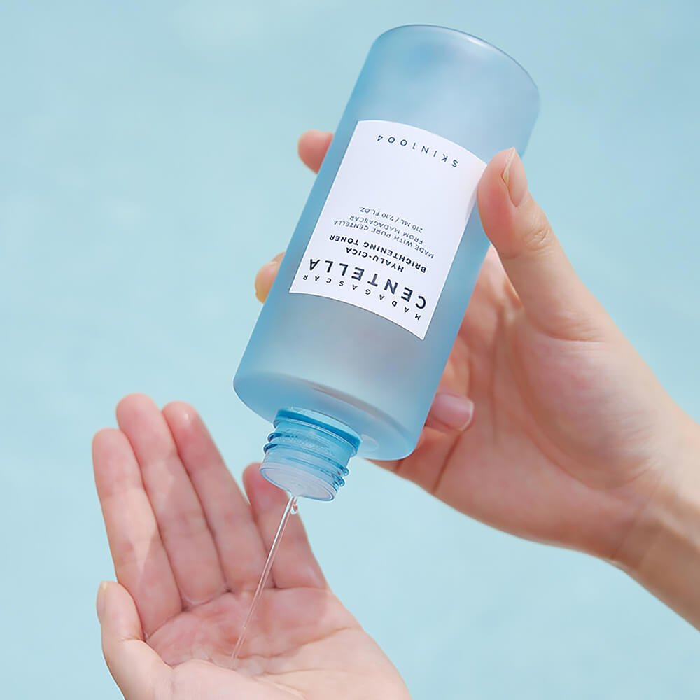 Tónico hidratante para unificar el tono de la piel SKIN1004 Madagascar Centella Hyalu - Cica Brightening Toner - KBOX